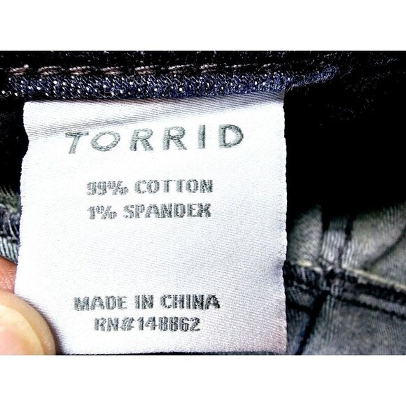 Torrid Size 14R Women's 31 Inch Inseam Boyfriend Blue Denim 5 Pocket Jeans - Picture 7 of 13